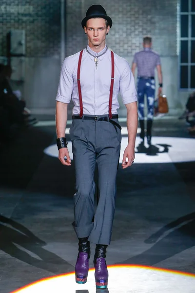 Look 10